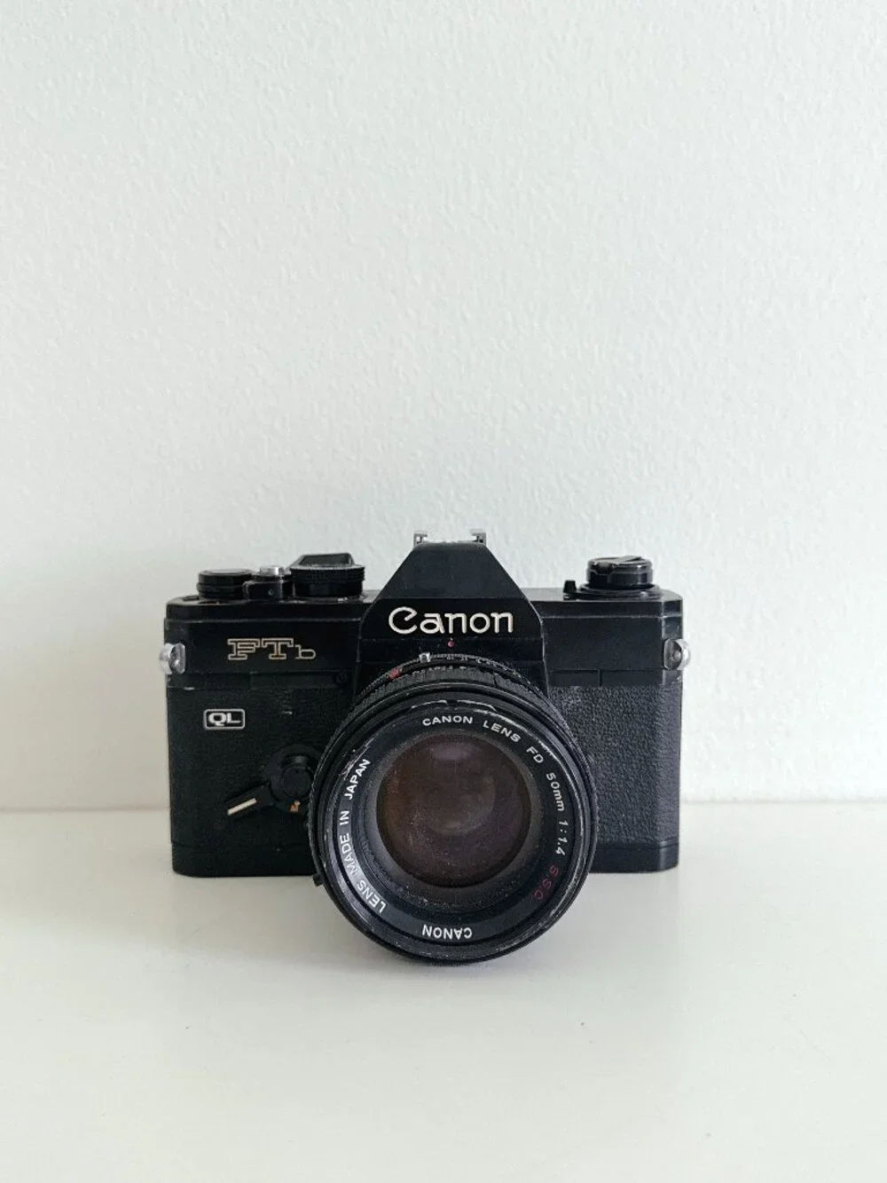 VTG BLACK CANON FTB QL 35MM FILM SLR CAMERA WITH CANON LENS FD 50MM JAPAN